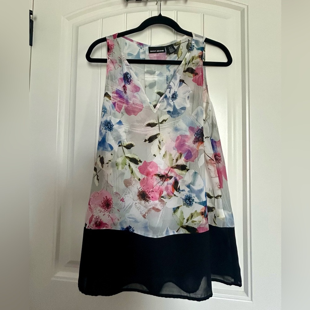 DKNY Floral V-Neck Sleeveless Top. Lightweight, Sheer. Pink, Blue & White